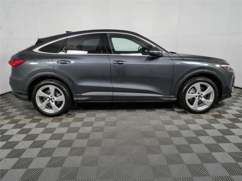Used 2025 Audi Q5 Prestige w/ 20" Wheel Package AWD/4WD image 2