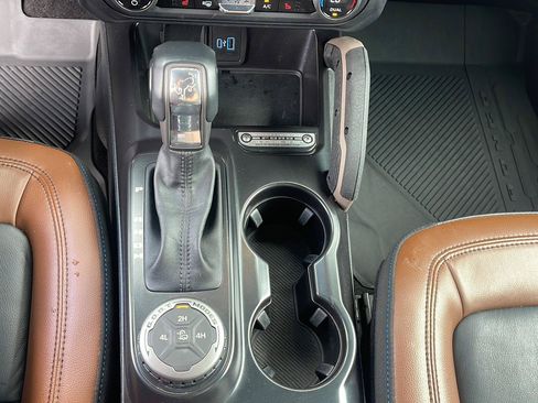Used 2024 Ford Bronco Outer Banks AWD/4WD image 27