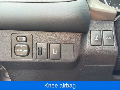 Used 2018 Toyota RAV4 XLE AWD/4WD image 19