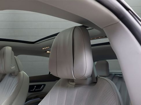 Used 2022 Mercedes-Benz EQS 580 4MATIC Sedan w/ Pinnacle Trim Package image 46