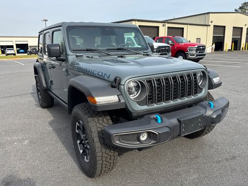 Used 2025 Jeep Wrangler Unlimited Rubicon 4xe image 3