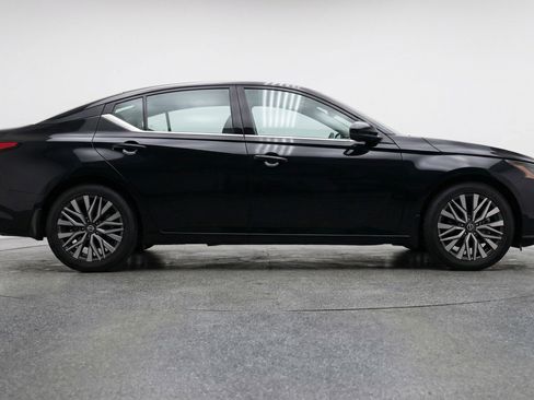 Used 2025 Nissan Altima 2.5 SV image 11