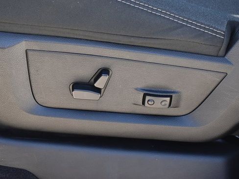 Used 2024 RAM 2500 Big Horn w/ Sport Appearance Package image 17