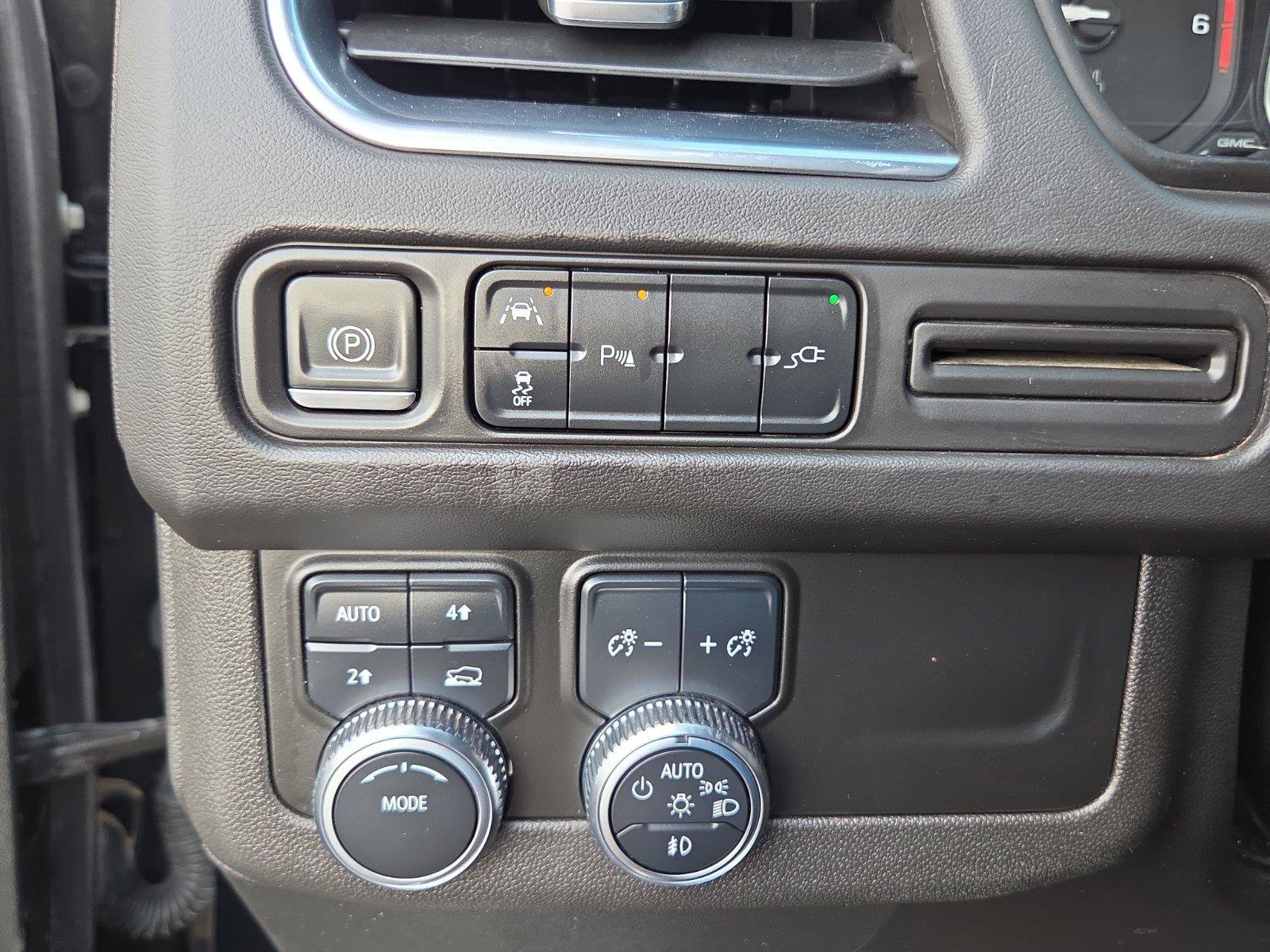 Used 2021 GMC Yukon SLT w/ SLT Premium Package AWD/4WD image 23