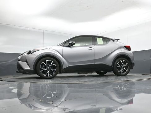 Used 2019 Toyota C-HR Limited FWD image 40