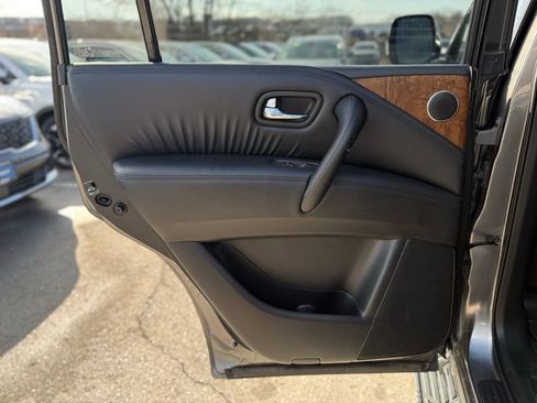 Used 2024 Nissan Armada SL image 10