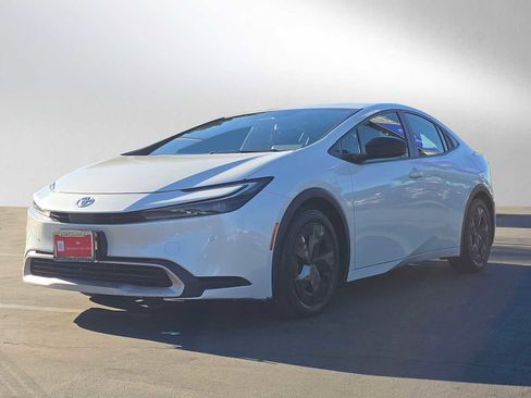 Certified 2023 Toyota Prius Prime SE image 7