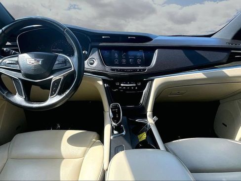 Used 2017 Cadillac XT5 FWD image 7