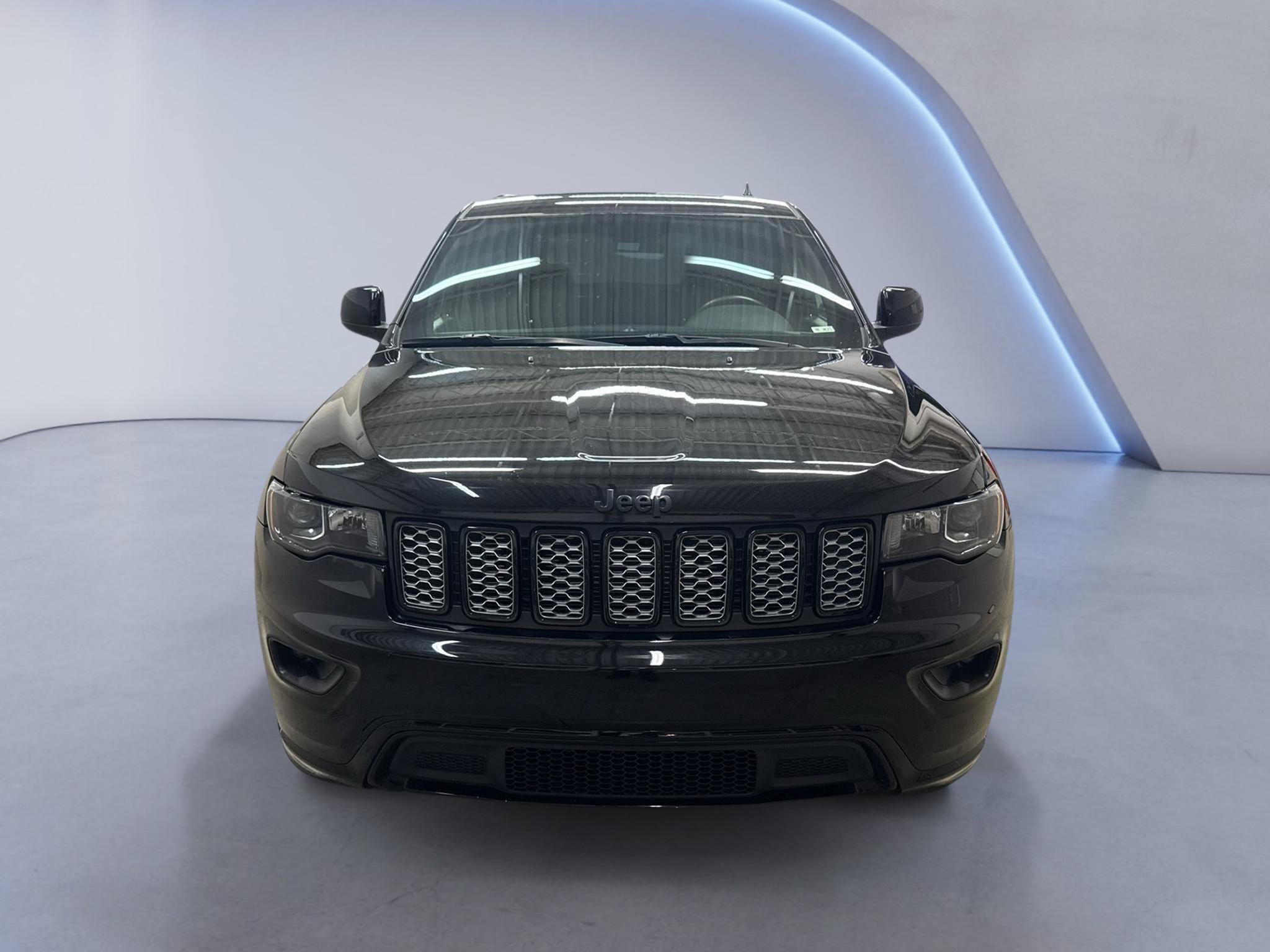 Used 2019 Jeep Grand Cherokee Altitude RWD image 2