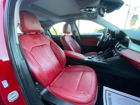 Used 2017 Alfa Romeo Giulia w/ Sport Appearance Package image 13