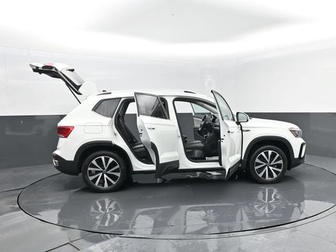 Used 2022 Volkswagen Taos SE AWD/4WD image 28