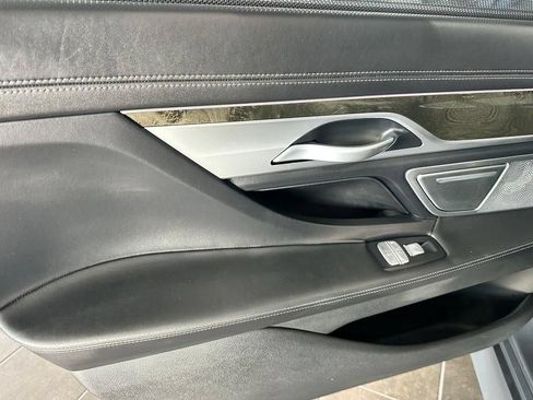 Used 2022 BMW 750Li xDrive AWD/4WD image 19