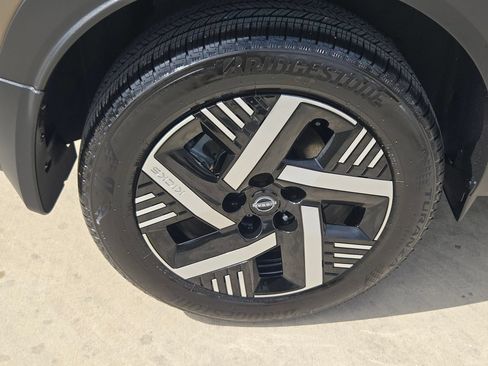 Used 2025 Nissan Kicks SV FWD image 30