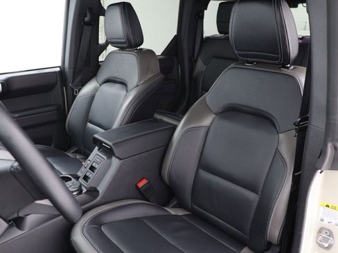 Used 2025 Ford Bronco Outer Banks image 15