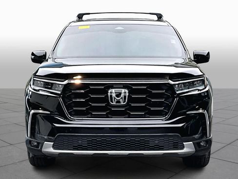 Used 2024 Honda Pilot Touring image 4