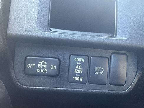 Used 2018 Toyota Tacoma TRD Sport image 23