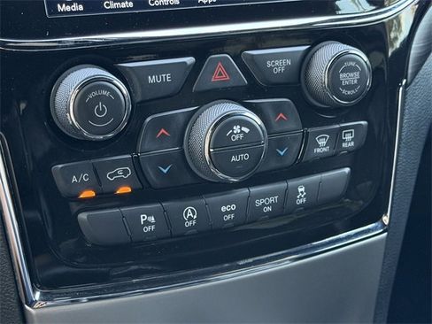 Used 2022 Jeep Grand Cherokee Laredo X image 17