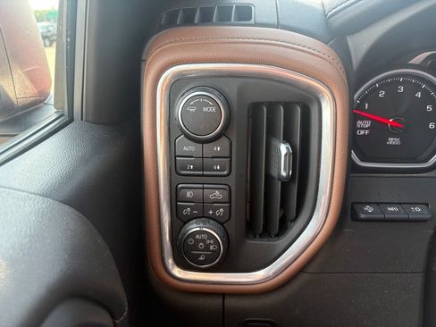 Used 2021 Chevrolet Silverado 1500 High Country w/ Technology Package AWD/4WD image 14