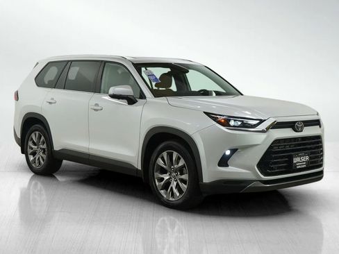 Used 2025 Toyota Grand Highlander Limited image 7