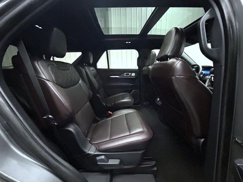 Used 2025 Ford Explorer Platinum w/ LUX Leather Package image 18