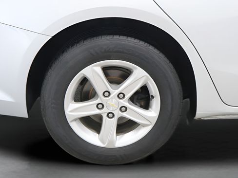 Used 2021 Chevrolet Malibu LS FWD image 31
