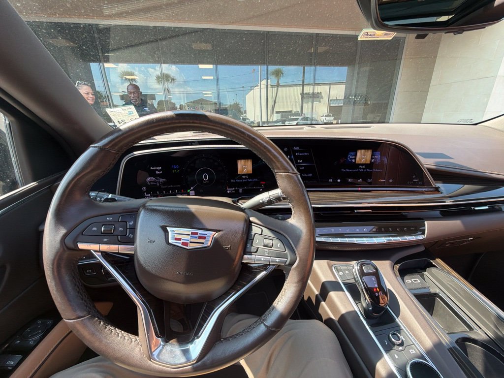 Used 2023 Cadillac Escalade ESV Sport w/ LPO, ONYX Package AWD/4WD image 4