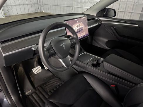 Used 2023 Tesla Model Y Performance image 22