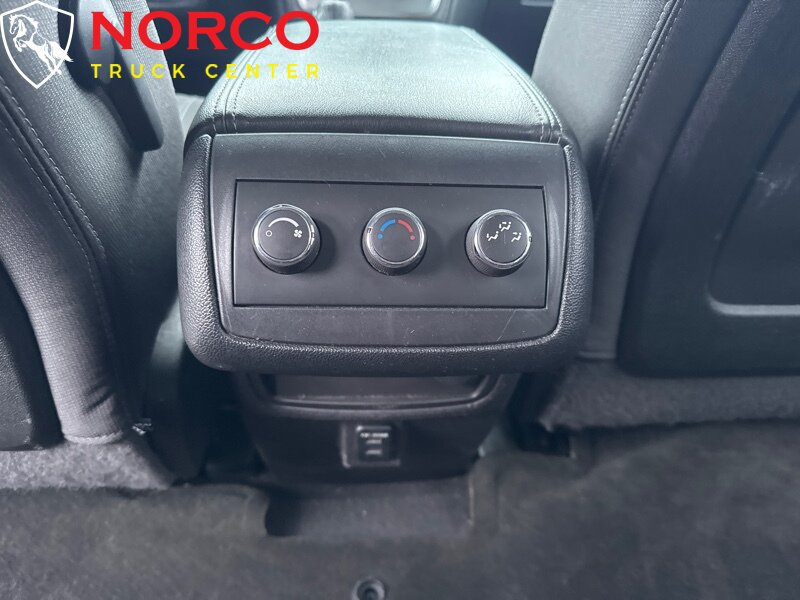 Used 2015 GMC Acadia SLE FWD image 16