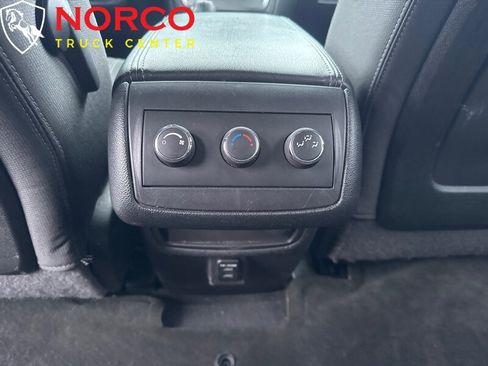 Used 2015 GMC Acadia SLE image 16