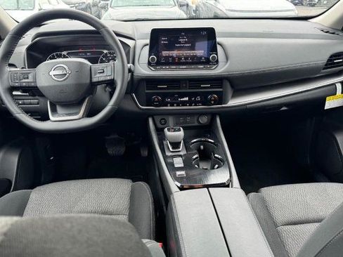 Certified 2026 Nissan Rogue SV FWD image 11
