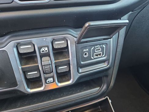 Used 2023 Jeep Gladiator Overland image 27