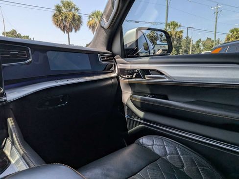 Used 2022 Jeep Grand Wagoneer Series III w/ Rear Seat Video Group 1 AWD/4WD image 16