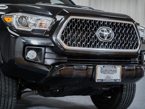 Used 2019 Toyota Tacoma TRD Sport image 11