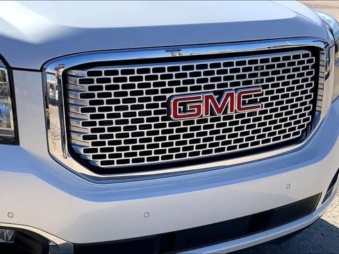 Used 2017 GMC Yukon XL Denali image 28