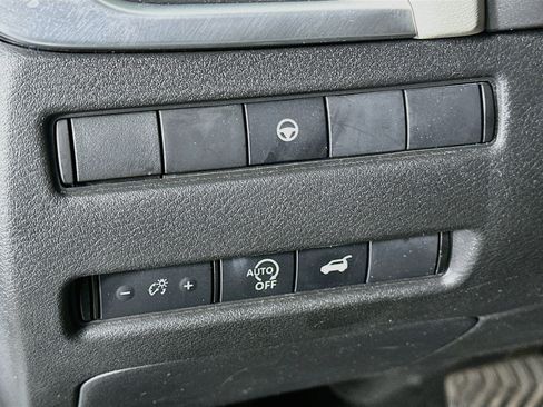Used 2025 Nissan Rogue SV AWD/4WD image 17