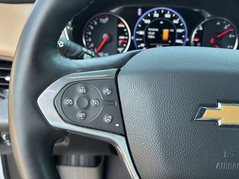 Used 2023 Chevrolet Traverse Premier image 21