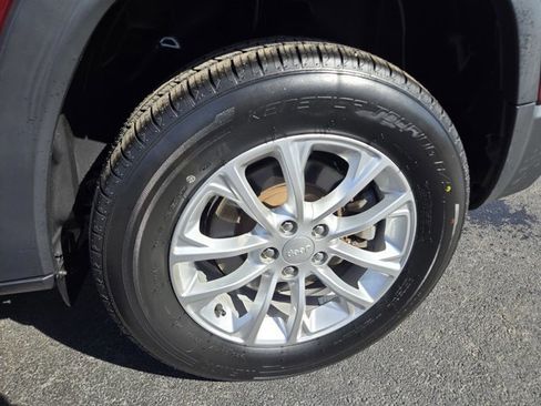 Used 2019 Jeep Cherokee Latitude w/ Cold Weather Group image 43