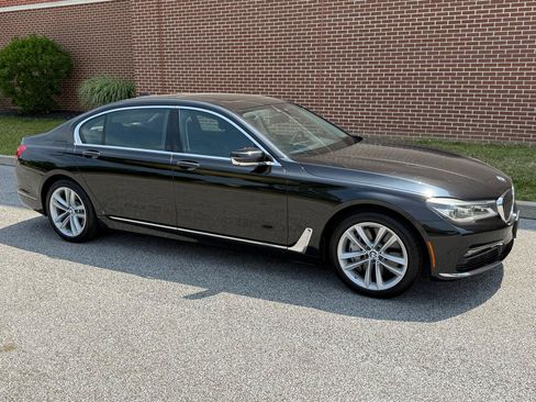 Used 2017 BMW 750i xDrive AWD/4WD image 17