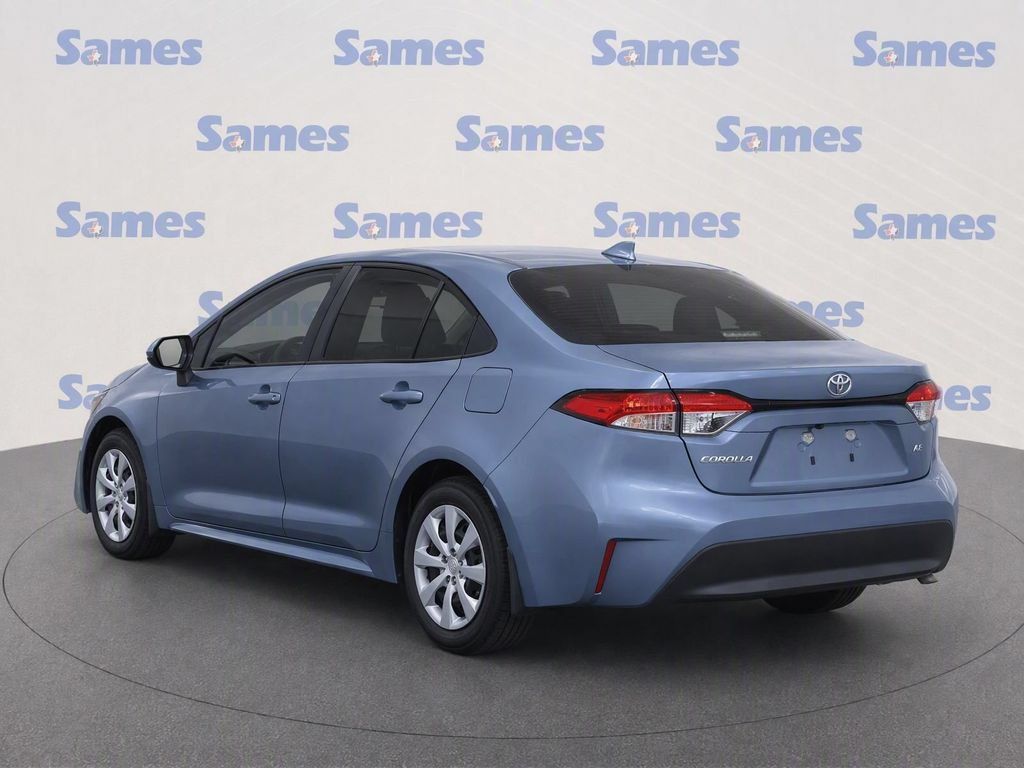 Used 2025 Toyota Corolla LE FWD image 4