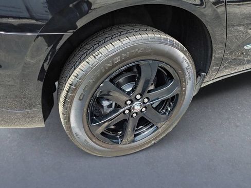 Used 2024 Buick Enclave Essence w/ Sport Touring Edition AWD/4WD image 9