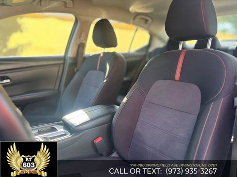 Used 2025 Nissan Sentra SR FWD image 13
