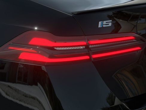 New 2026 BMW i5 image 8