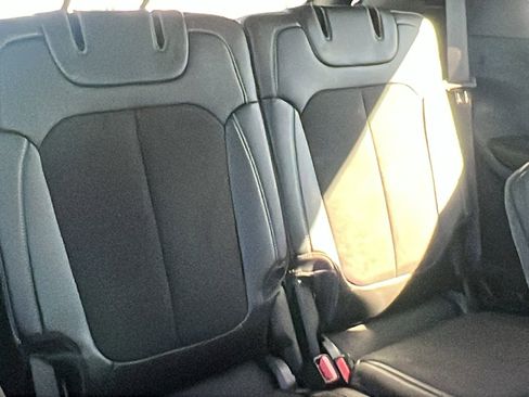 New 2025 Jeep Grand Cherokee L Laredo image 17