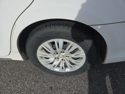 Used 2012 Toyota Camry L image 10