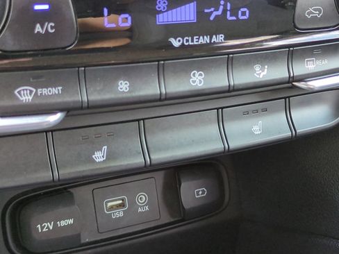 Used 2019 Hyundai Santa Fe SEL FWD image 22