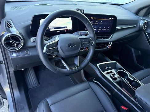 Used 2026 Chevrolet Equinox LT w/ Convenience Package II image 11