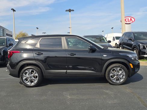 New 2026 Kia Seltos LX image 2