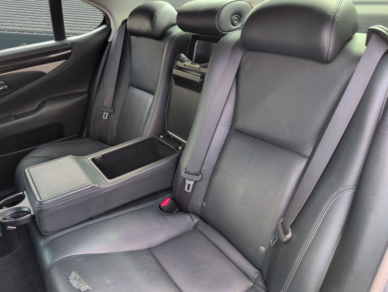 Used 2014 Lexus LS 460 w/ Comfort Package RWD image 9