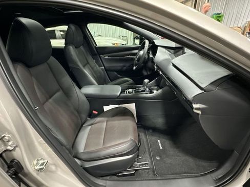 New 2026 MAZDA MAZDA3 Hatchback w/Premium Plus Pkg image 30