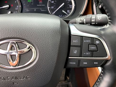 Used 2021 Toyota Highlander Platinum AWD/4WD image 25